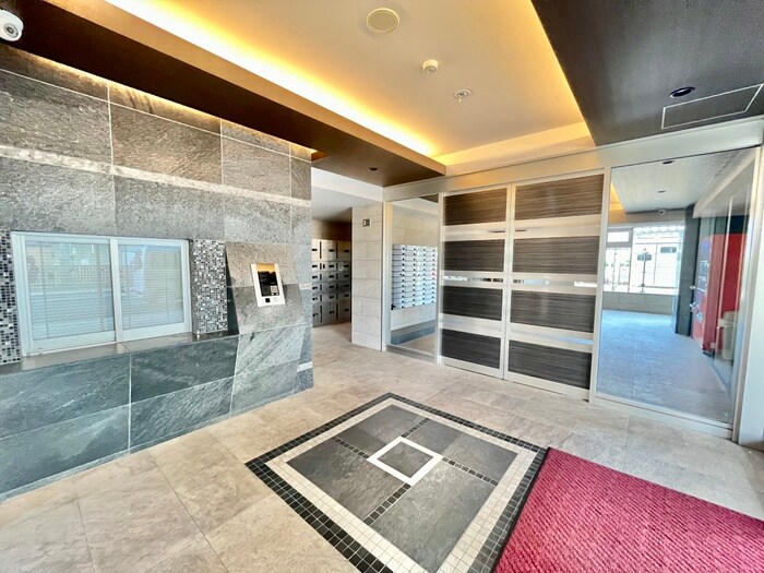 物件外観写真3　(エントランス部分)