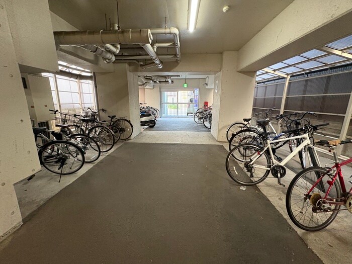 物件外観写真2　(駐輪場)