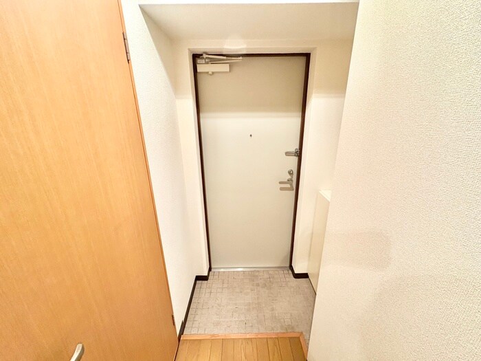 物件内観写真16　(玄関)