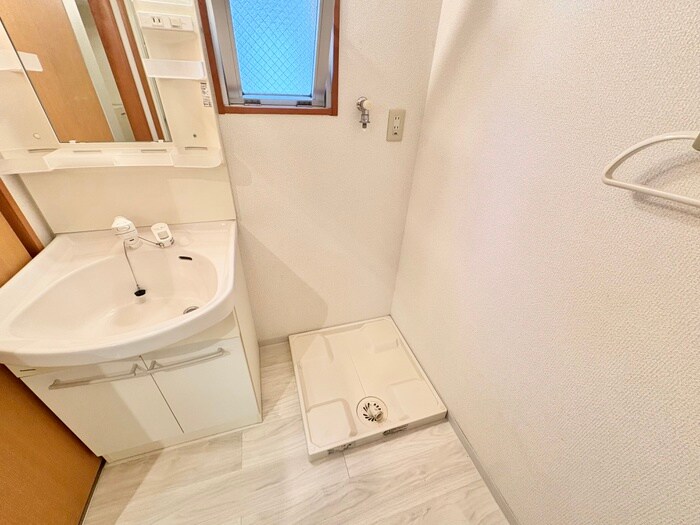 物件内観写真18　(洗濯機置場)