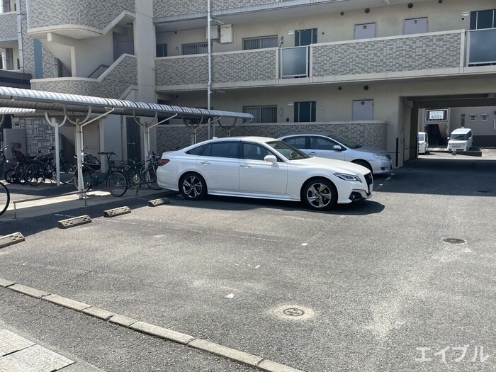 物件外観写真4　(駐車場)