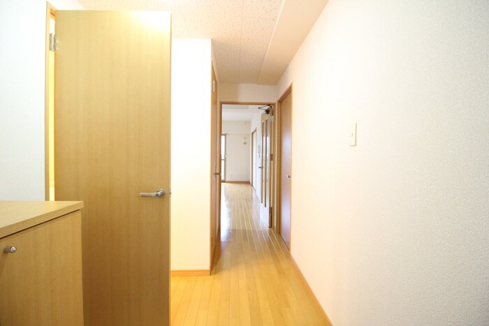 物件内観写真10　(玄関)