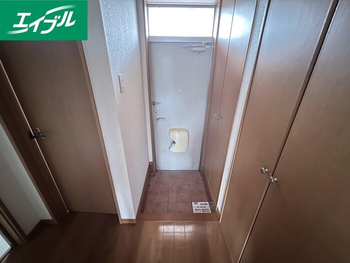 物件内観写真14　(玄関)