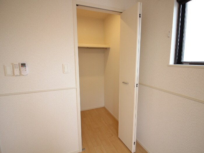 物件内観写真13　(収納)