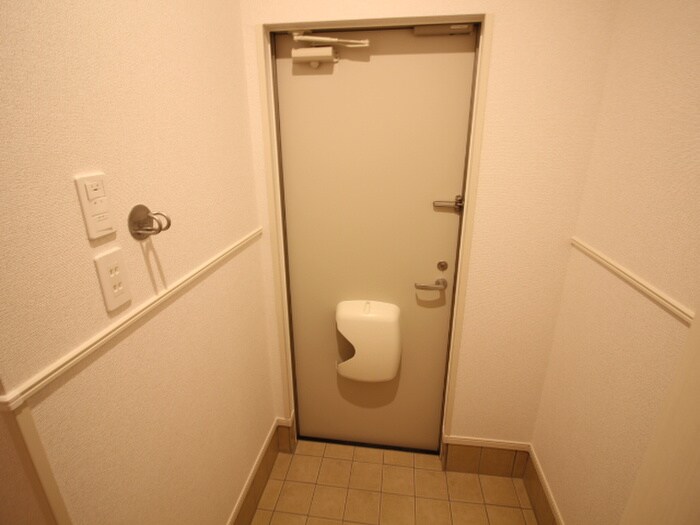 物件内観写真15　(玄関)