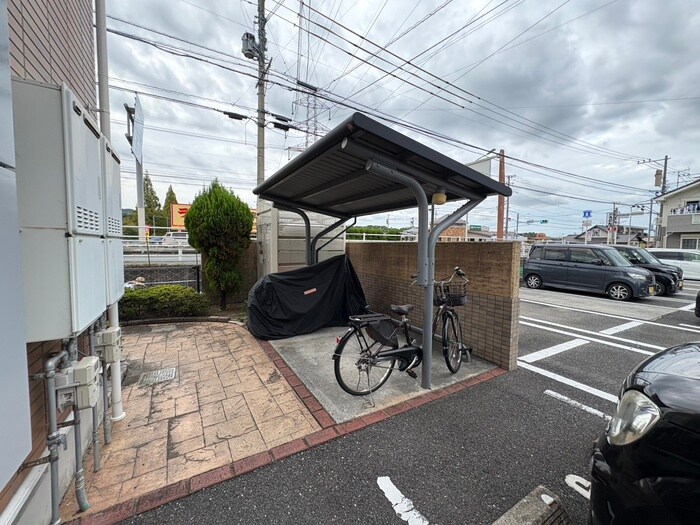 物件外観写真4　(駐輪場)