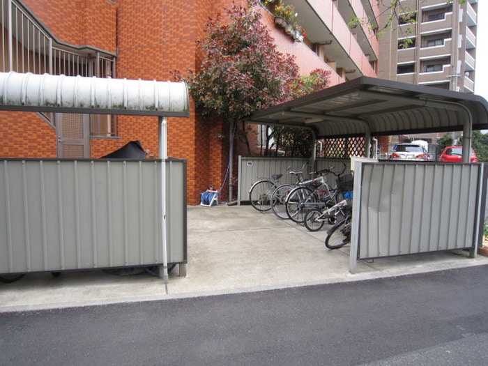 物件外観写真4　(駐輪場)