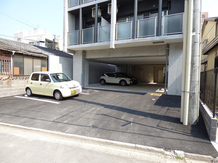 物件外観写真2　(駐車場)