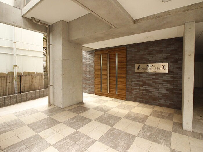 物件外観写真4　(エントランス部分)