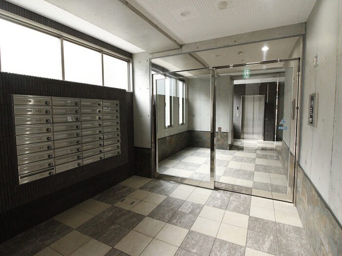 物件外観写真5　(エントランス部分)