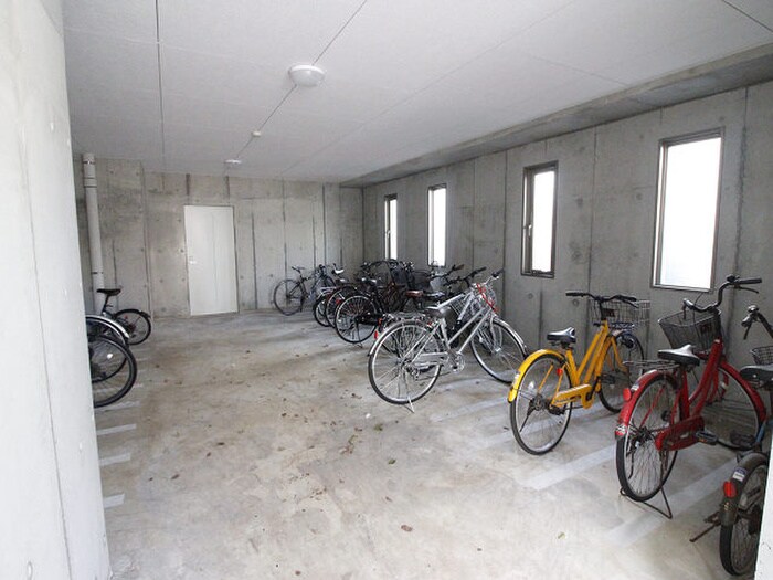 物件外観写真6　(駐輪場)