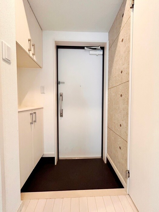 物件内観写真12　(玄関)