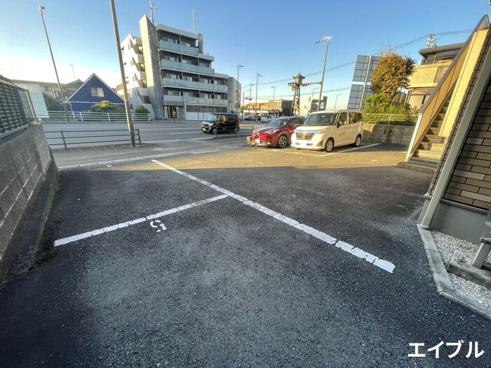 物件外観写真2　(駐車場)