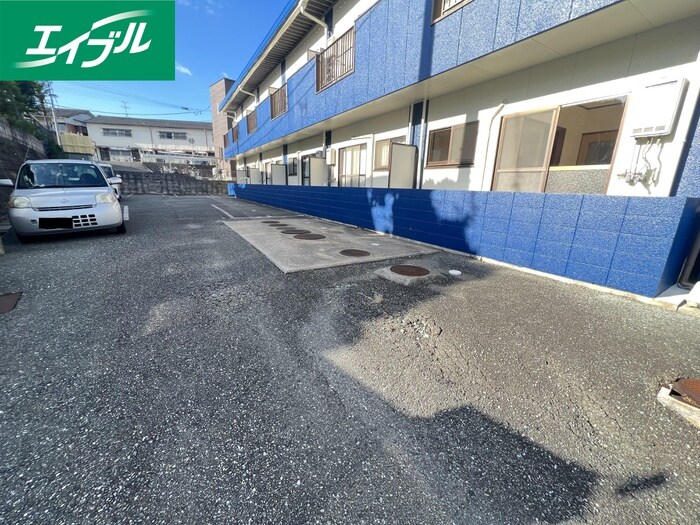 物件外観写真2　(駐車場)