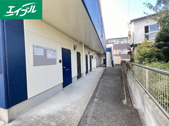 物件外観写真4　(エントランス部分)