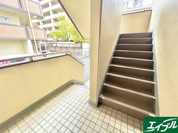 物件外観写真4　(エントランス部分)