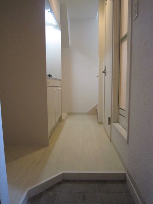 物件内観写真13　(玄関)