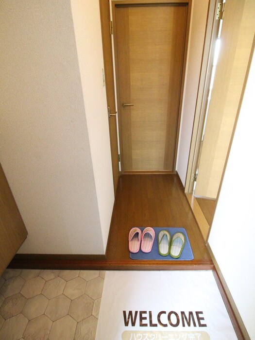 物件内観写真12　(玄関)