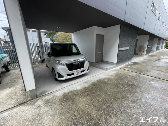 物件外観写真2　(駐車場)