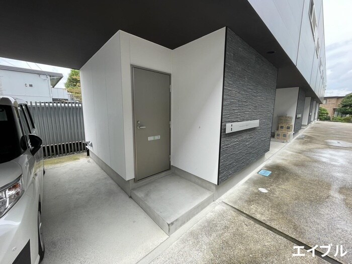 物件外観写真3　(エントランス部分)