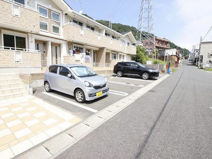 物件外観写真2　(駐車場)