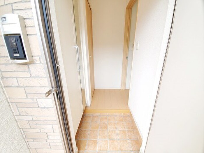 物件内観写真8　(玄関)