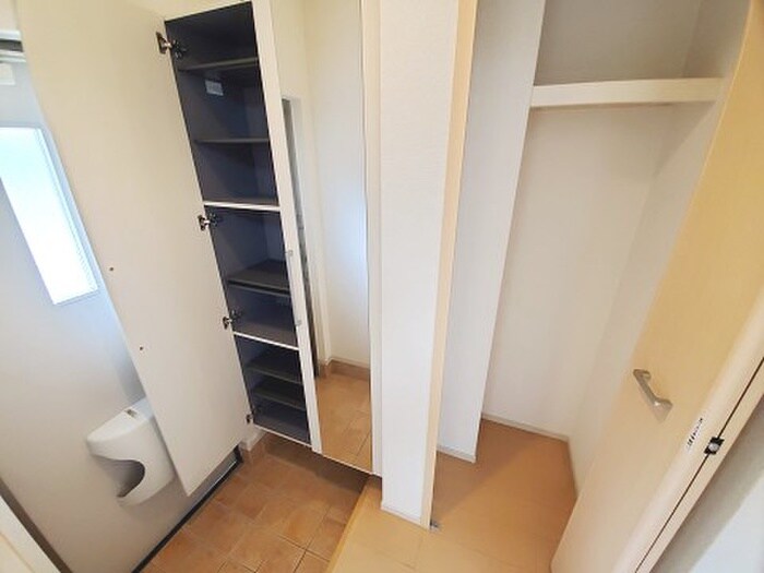 物件内観写真15　(靴箱)