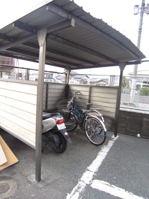 物件外観写真3　(駐輪場)