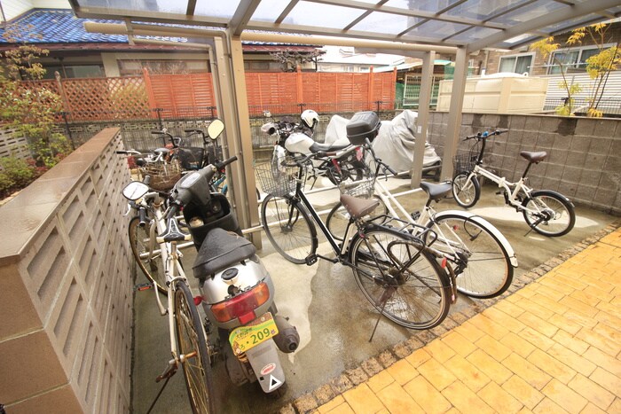 物件外観写真5　(駐輪場)