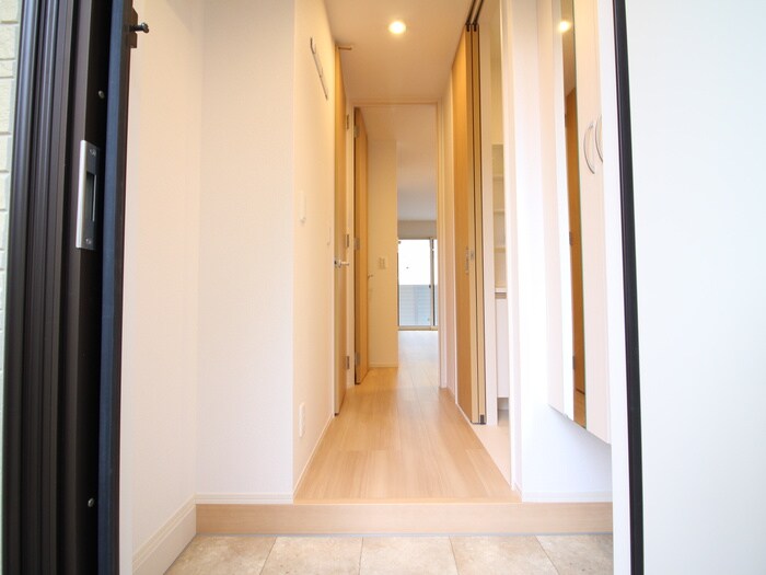 物件内観写真16　(玄関)