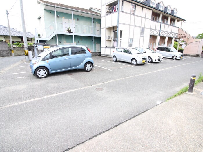 物件外観写真2　(駐車場)