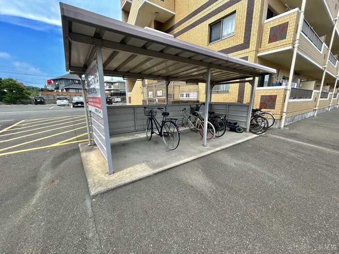 物件外観写真3　(駐輪場)