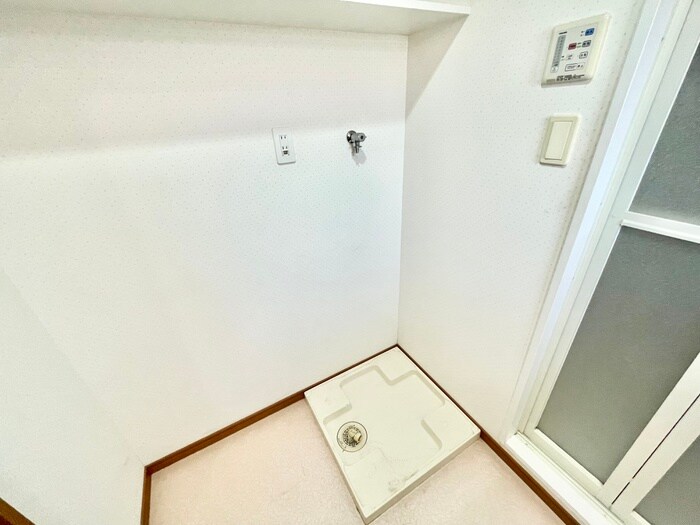 物件内観写真14　(洗濯機置場)