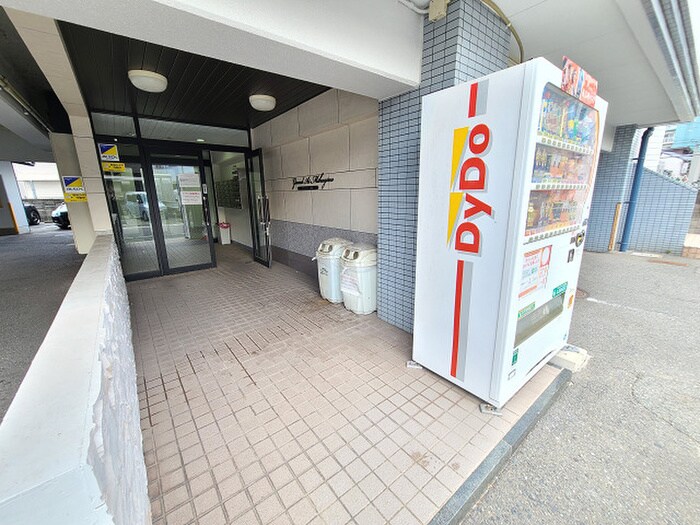 物件外観写真4　(エントランス部分)