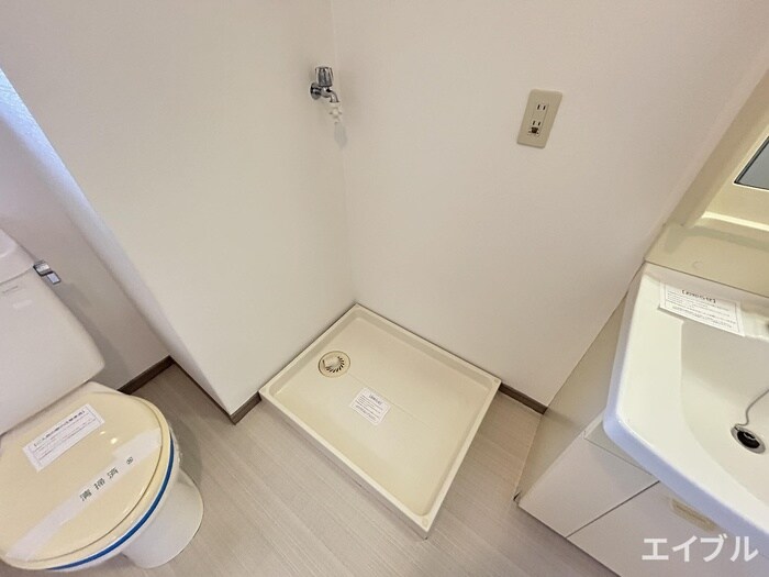 物件内観写真16　(洗濯機置場)