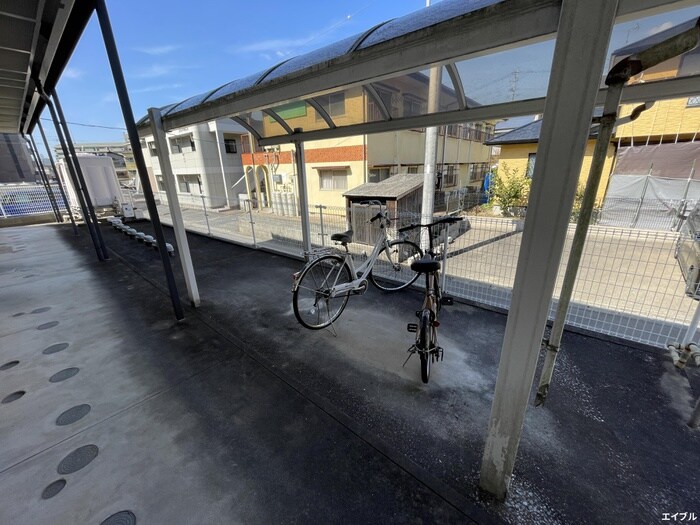 物件外観写真4　(駐輪場)