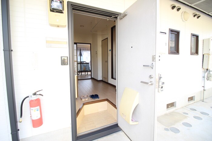 物件内観写真10　(玄関)