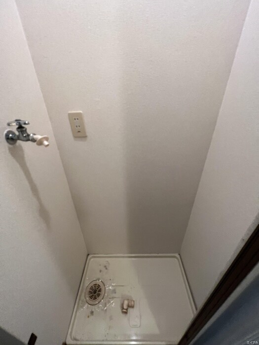 物件内観写真8　(洗濯機置場)