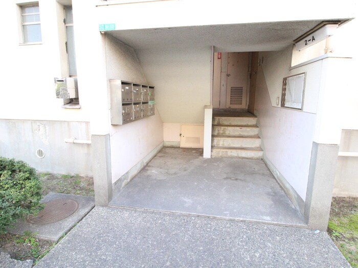 物件外観写真3　(エントランス部分)