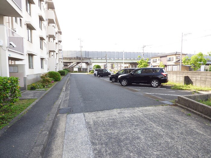 物件外観写真4　(駐車場)