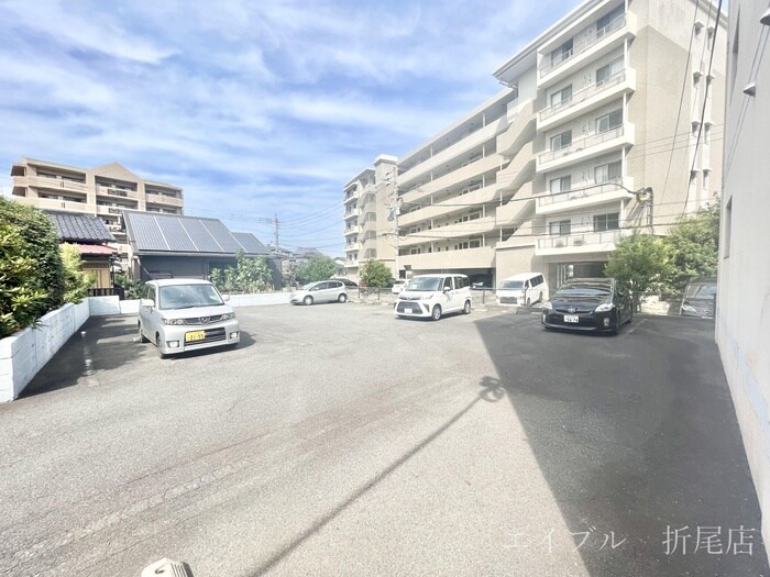 物件外観写真2　(駐車場)