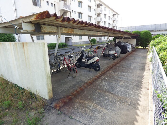 物件外観写真3　(駐輪場)