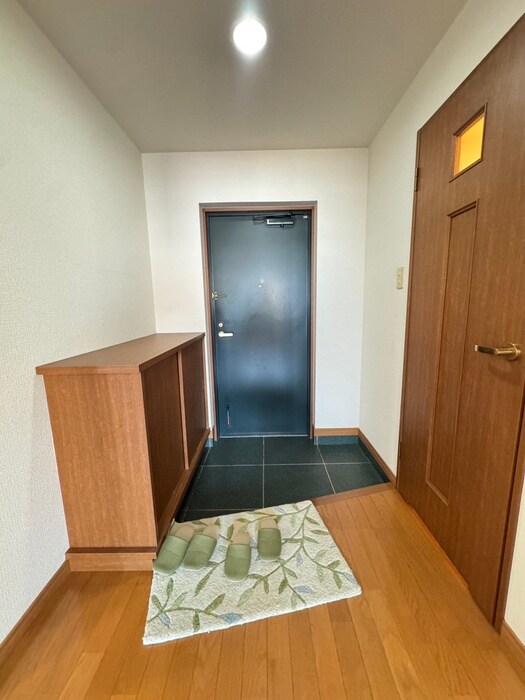 物件内観写真8　(玄関)