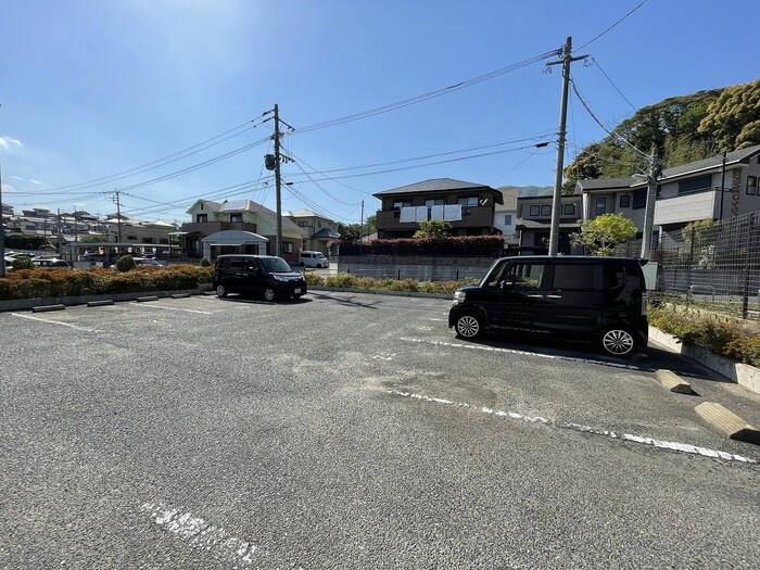 物件外観写真3　(駐車場)