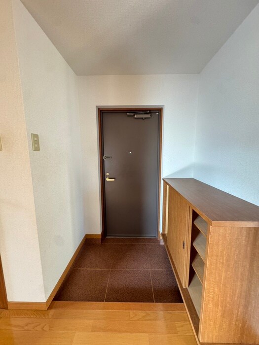 物件内観写真8　(玄関)