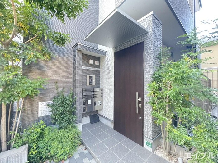 物件外観写真4　(エントランス部分)