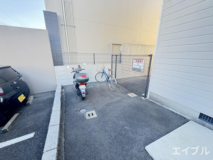物件外観写真5　(駐輪場)