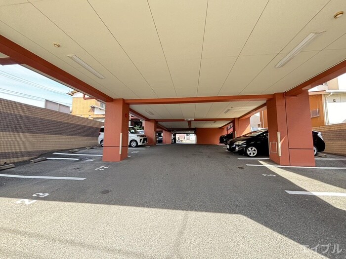 物件外観写真4　(駐車場)