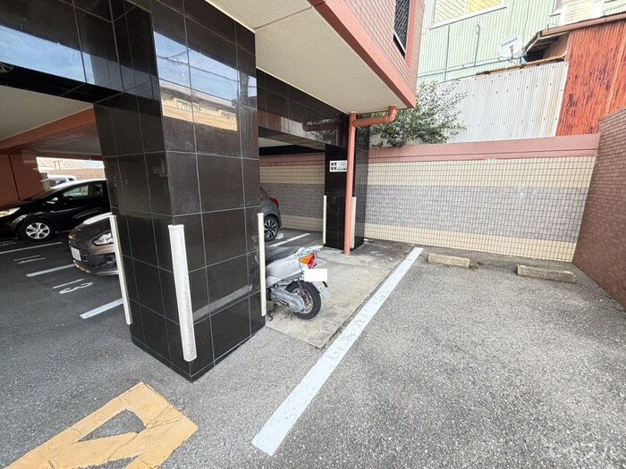 物件外観写真5　(駐輪場)