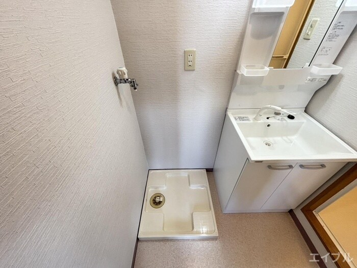 物件内観写真13　(洗濯機置場)